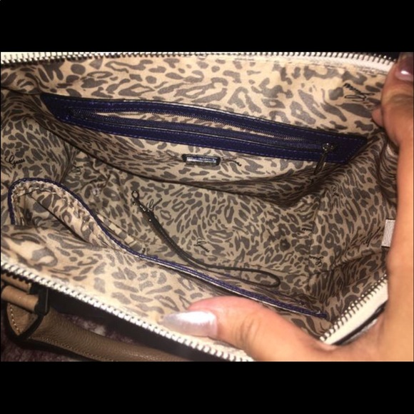Guess Hand Bag - Picture 2 of 5
